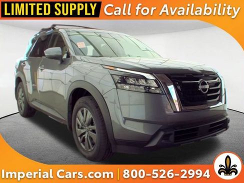 Used 2024 Nissan Pathfinder SV AWD/4WD image 1