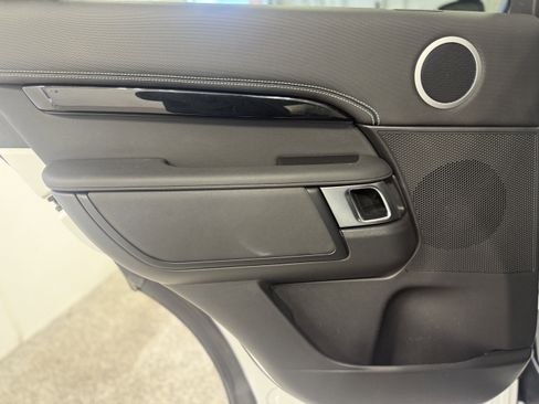 Used 2023 Land Rover Discovery Metropolitan Edition image 14