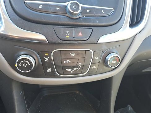 Used 2022 Chevrolet Equinox LS image 18