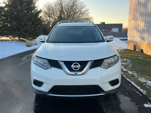 Used 2016 Nissan Rogue SV image 2