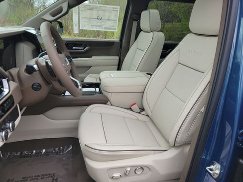 New 2026 GMC Yukon XL Denali w/ Sun & Power Step Package AWD/4WD image 4