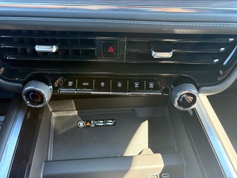 Used 2025 Chevrolet Tahoe LT AWD/4WD image 18
