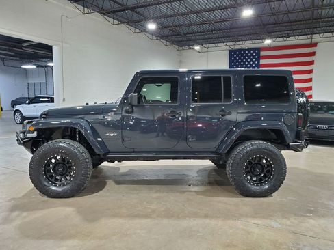 Used 2016 Jeep Wrangler Unlimited Sahara w/ Connectivity Group image 13