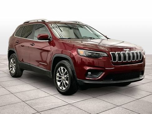 Used 2019 Jeep Cherokee Latitude Plus AWD/4WD image 2