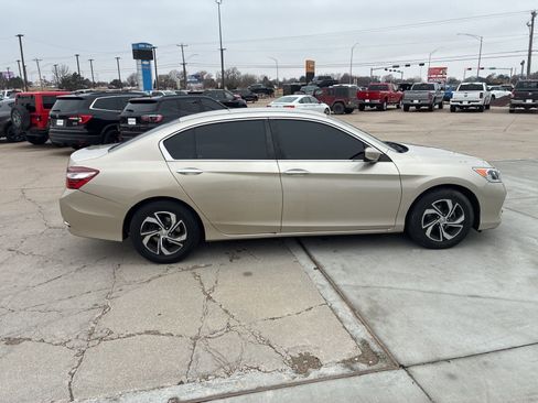 Used 2017 Honda Accord LX image 7