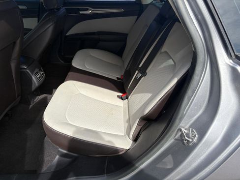 Used 2020 Ford Fusion SE w/ Equipment Group 151A image 9