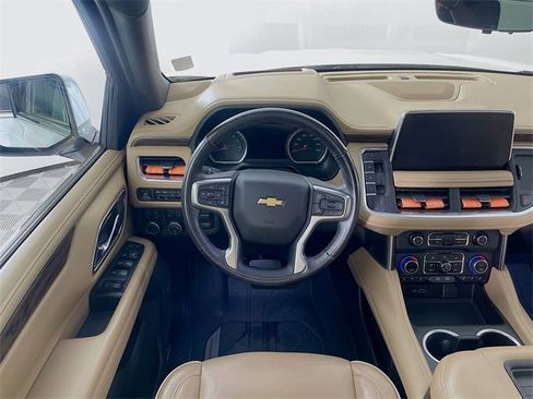 Used 2021 Chevrolet Suburban Premier w/ Premium Package image 25