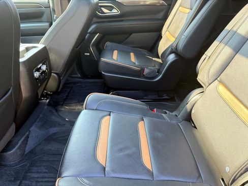 Used 2024 GMC Yukon AT4 w/ Technology Package AWD/4WD image 9