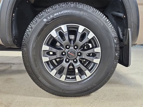 Used 2021 Nissan Titan PRO-4X w/ Pro-4x Convenience Package image 38