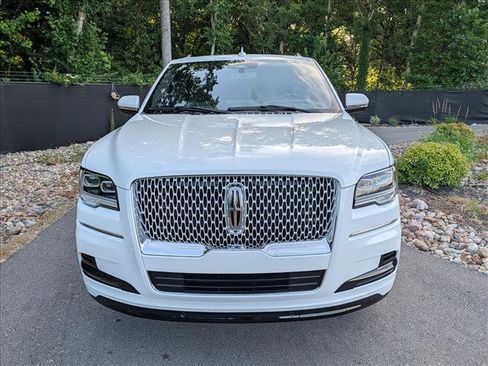 Used 2024 Lincoln Navigator Reserve AWD/4WD image 8