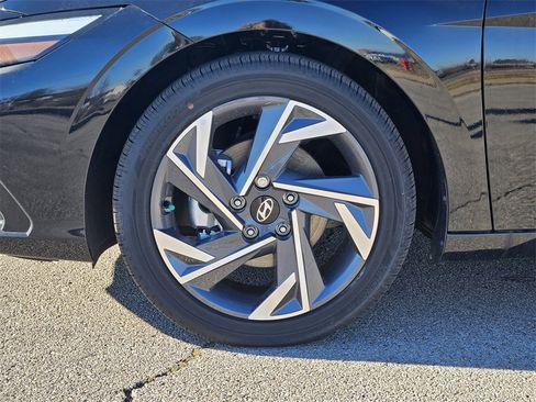 New 2025 Hyundai Elantra Limited image 13