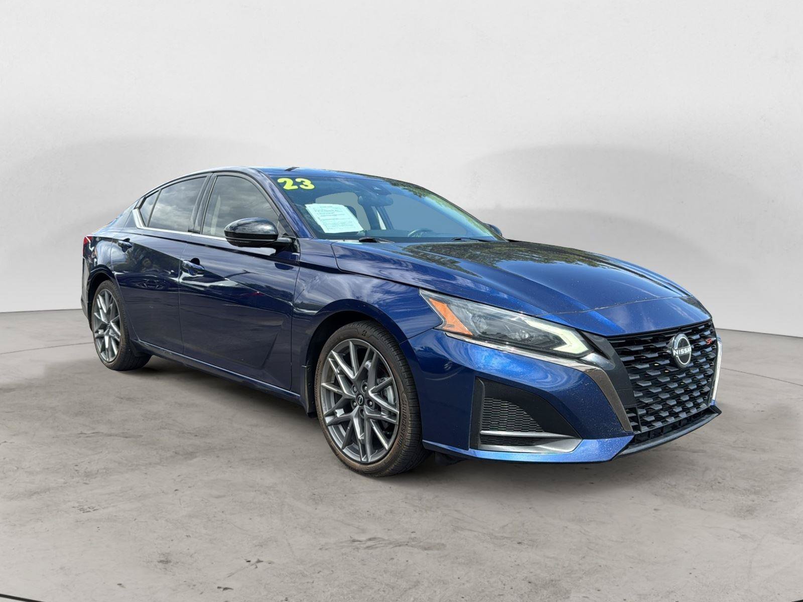 Used 2023 Nissan Altima 2.0 SR FWD image 1