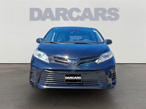 Used 2020 Toyota Sienna L image 2