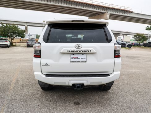 Used 2022 Toyota 4Runner SR5 Premium w/ Moonroof Package AWD/4WD image 8