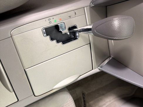 Used 2010 Toyota Camry LE image 17