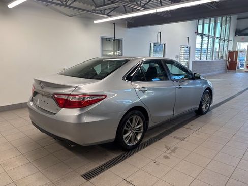 Used 2017 Toyota Camry SE image 6