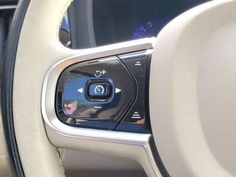 Certified 2024 Volvo XC60 B5 Plus AWD/4WD image 20