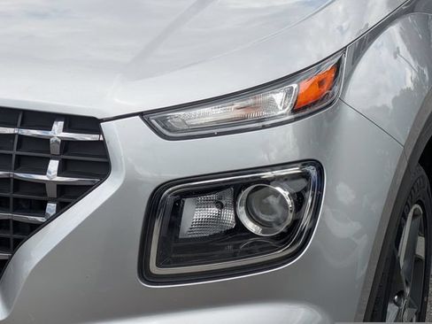Used 2024 Hyundai Venue SEL FWD image 9