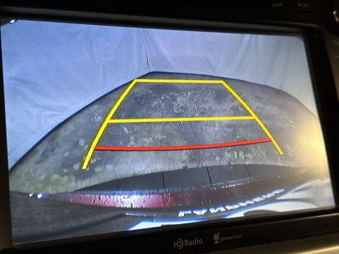 Used 2014 Toyota Highlander Limited image 25