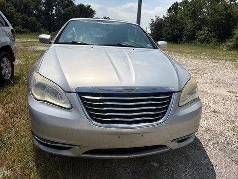Used 2011 Chrysler 200 Touring FWD image 2