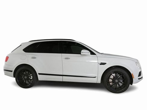 Used 2017 Bentley Bentayga image 15