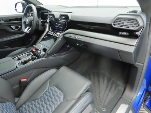 Used 2023 Lamborghini Urus S image 16