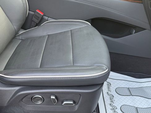 Used 2024 Cadillac Escalade ESV Premium Luxury image 18