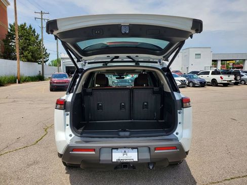 New 2026 Nissan Pathfinder Platinum AWD/4WD image 9