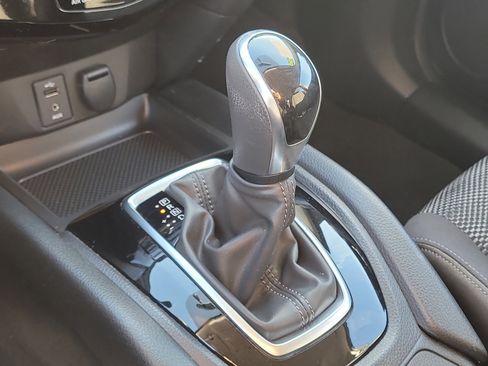 Used 2018 Nissan Rogue Sport SV image 26