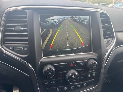 Used 2018 Jeep Grand Cherokee Limited image 23