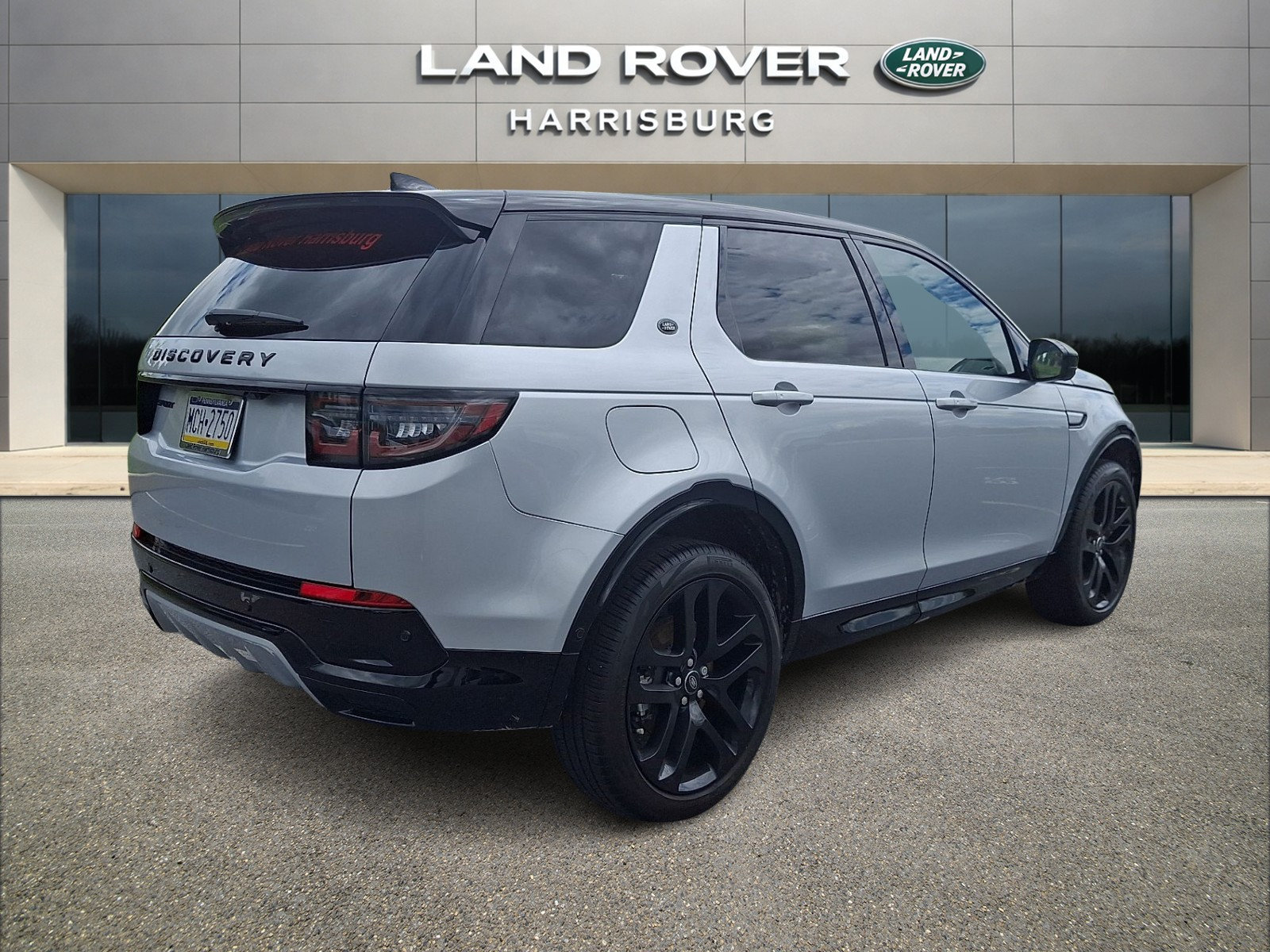 Used 2025 Land Rover Discovery Sport Dynamic SE AWD/4WD image 4