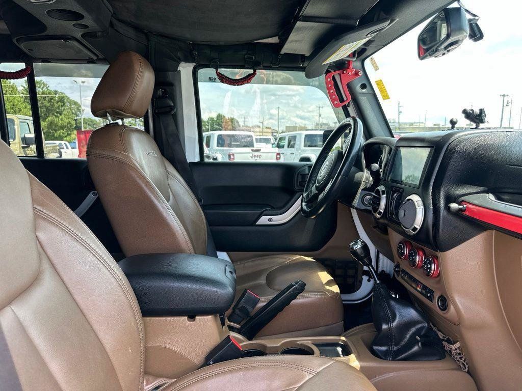 Used 2017 Jeep Wrangler Unlimited Sahara w/ Max Tow Package AWD/4WD image 22