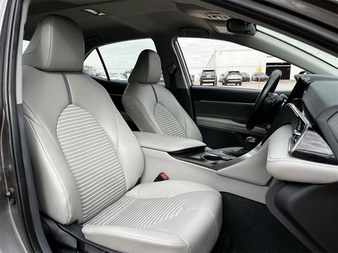 Used 2024 Toyota Camry SE image 24