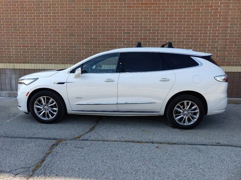 Used 2023 Buick Enclave Avenir w/ Avenir Technology Package AWD/4WD image 7
