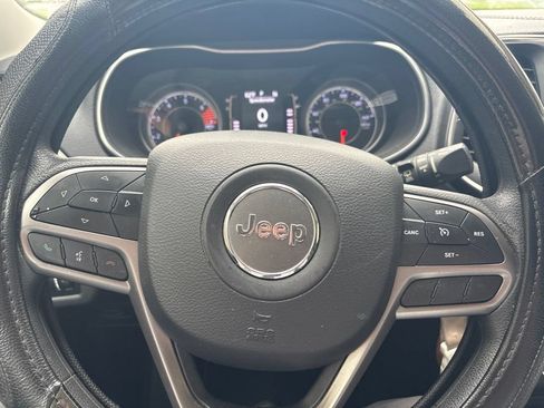 Used 2020 Jeep Cherokee Latitude FWD image 11