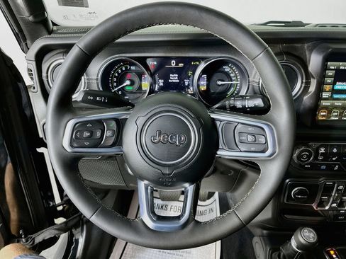 Used 2023 Jeep Wrangler Unlimited Sahara w/ Cold Weather Group AWD/4WD image 13