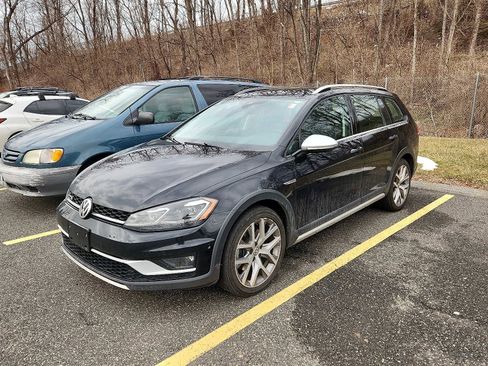 Used 2019 Volkswagen Golf Alltrack SE image 3