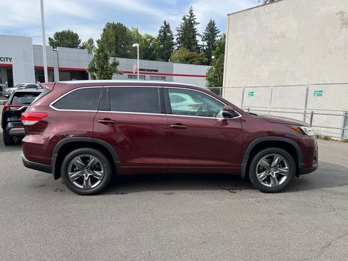 Used 2019 Toyota Highlander Limited Platinum AWD/4WD image 3