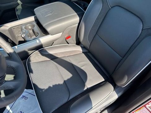 New 2026 RAM 1500 Laramie AWD/4WD image 15