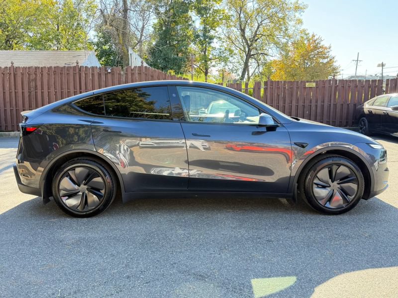 Used 2026 Tesla Model Y AWD image 5