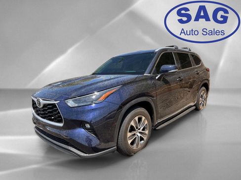 Used 2022 Toyota Highlander XLE FWD image 5