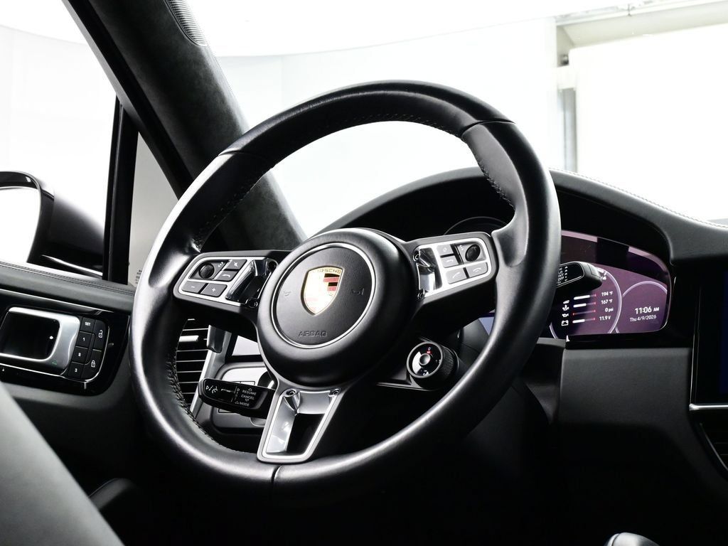 Certified 2022 Porsche Cayenne Turbo AWD/4WD image 15