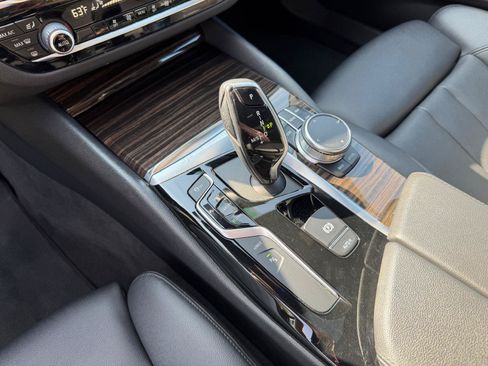 Used 2019 BMW 530e RWD image 34
