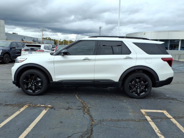 Used 2023 Ford Explorer ST-Line w/ Class IV Trailer Tow Package AWD/4WD image 4
