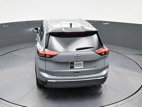 Used 2025 Nissan Rogue SL w/ SL Premium Package image 28