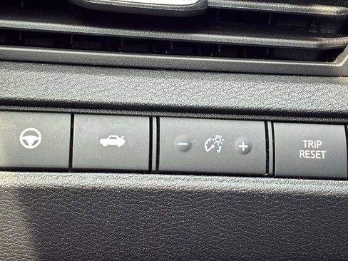 Used 2025 Nissan Altima 2.5 SL AWD/4WD image 37