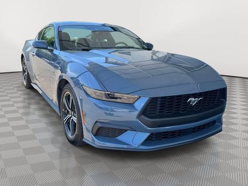 Used 2025 Ford Mustang Coupe RWD image 4