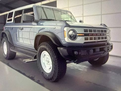 Used 2025 Ford Bronco Heritage Edition AWD/4WD image 1
