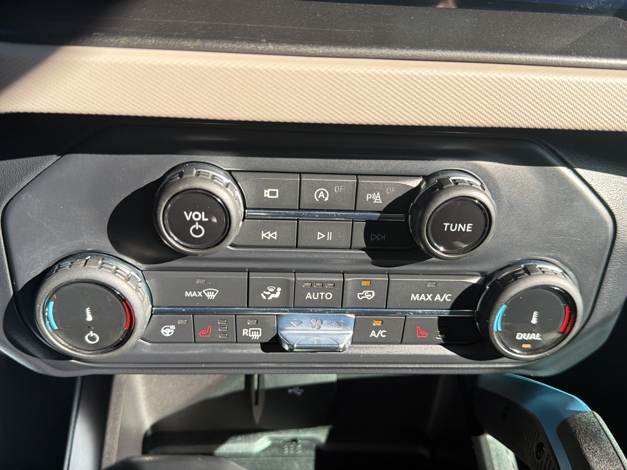Used 2022 Ford Bronco Wildtrak AWD/4WD image 25