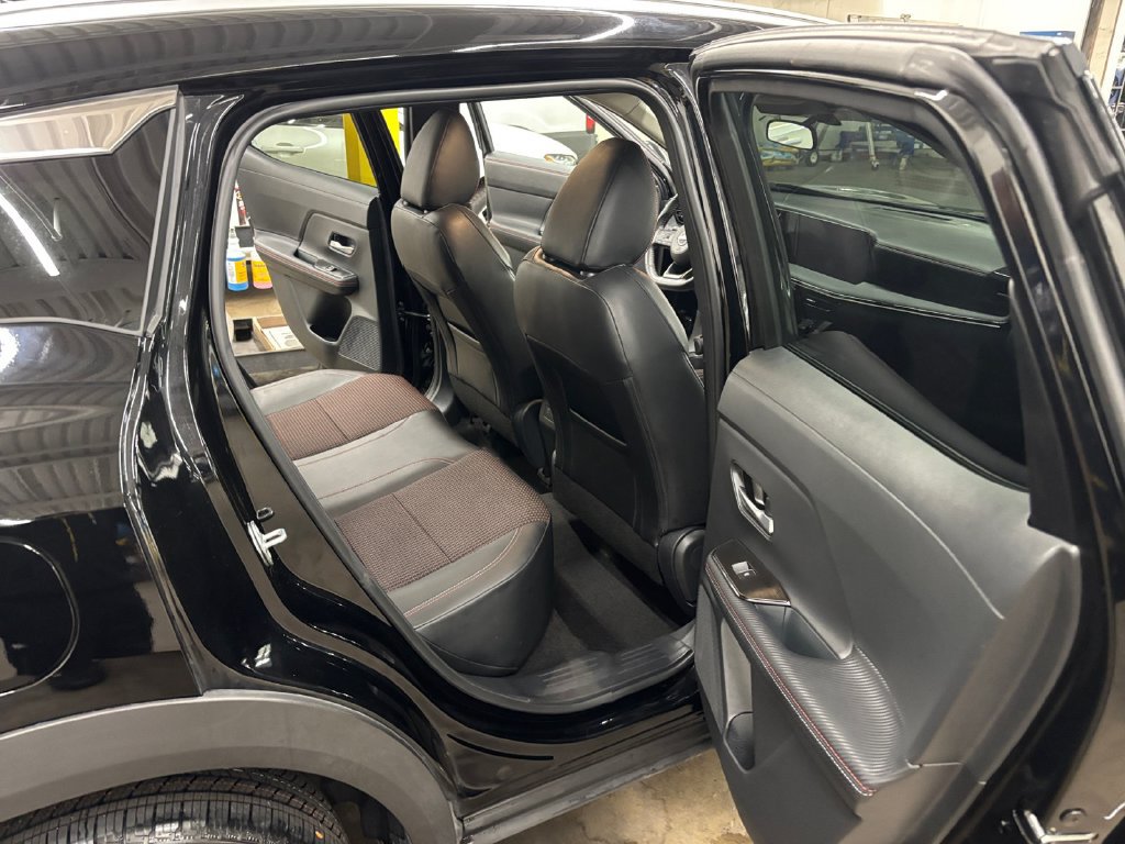 Used 2025 Nissan Kicks SR AWD/4WD image 17